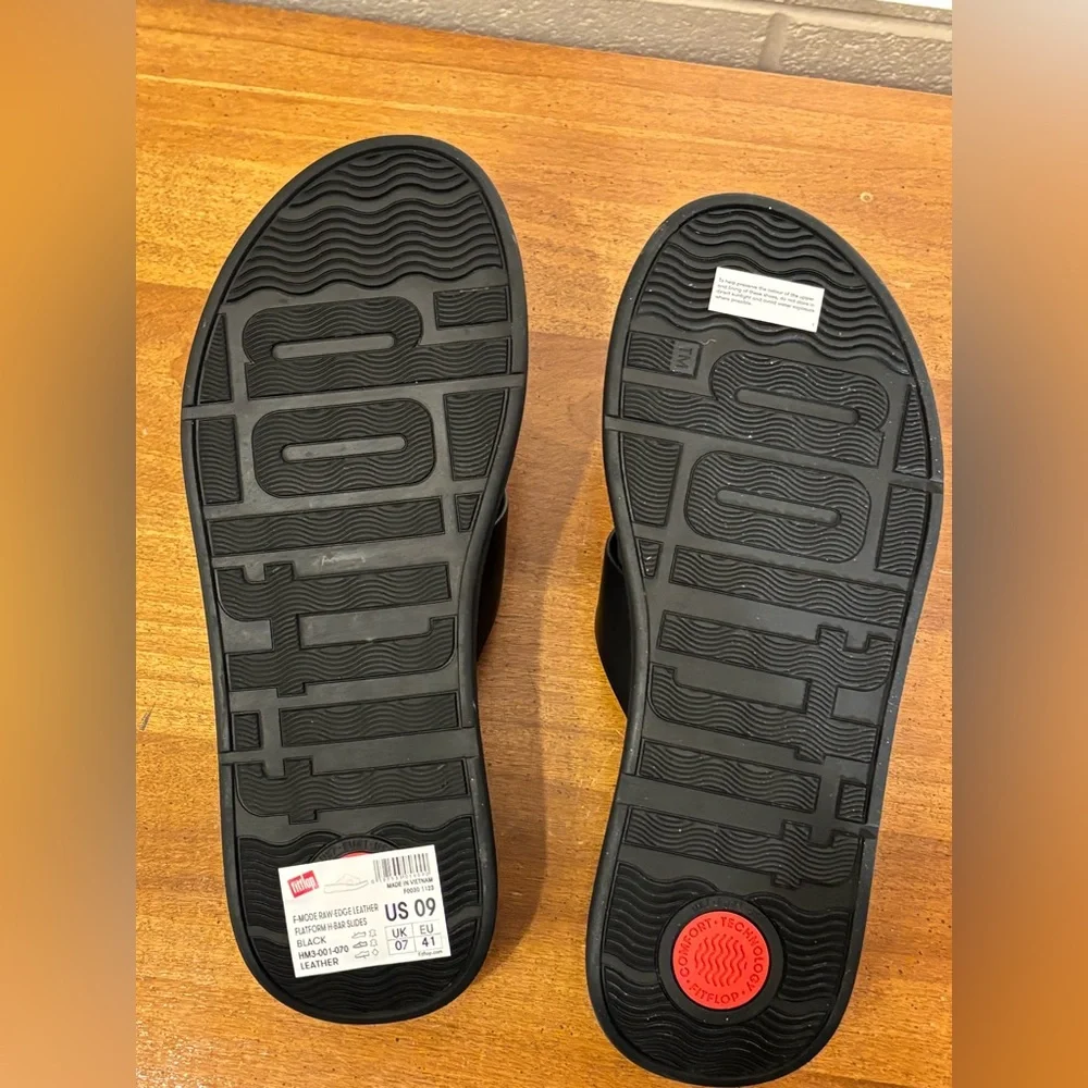 FitFlop Women’s Sleek Black Slide Sandals - NWT - Picture 4 of 4